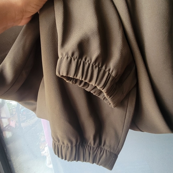 Express NWT Military Green Mid Rise Ankle Joggers Women’s Size XS - Picture 3 of 11